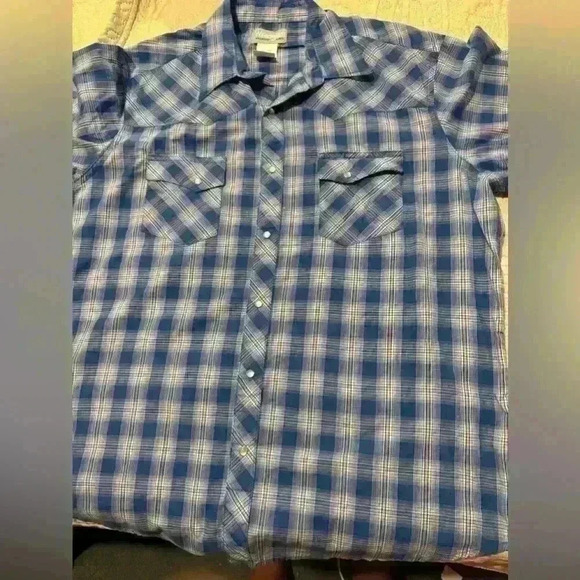 Preowned Women’s Wrangler Button Down Checkered Shirt Size XL W/ pearl buttons - Picture 1 of 9